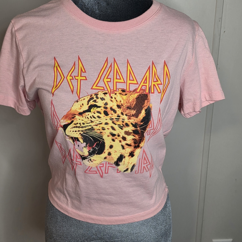 Def Leppard Pink Short Sleeve Graphic Tee